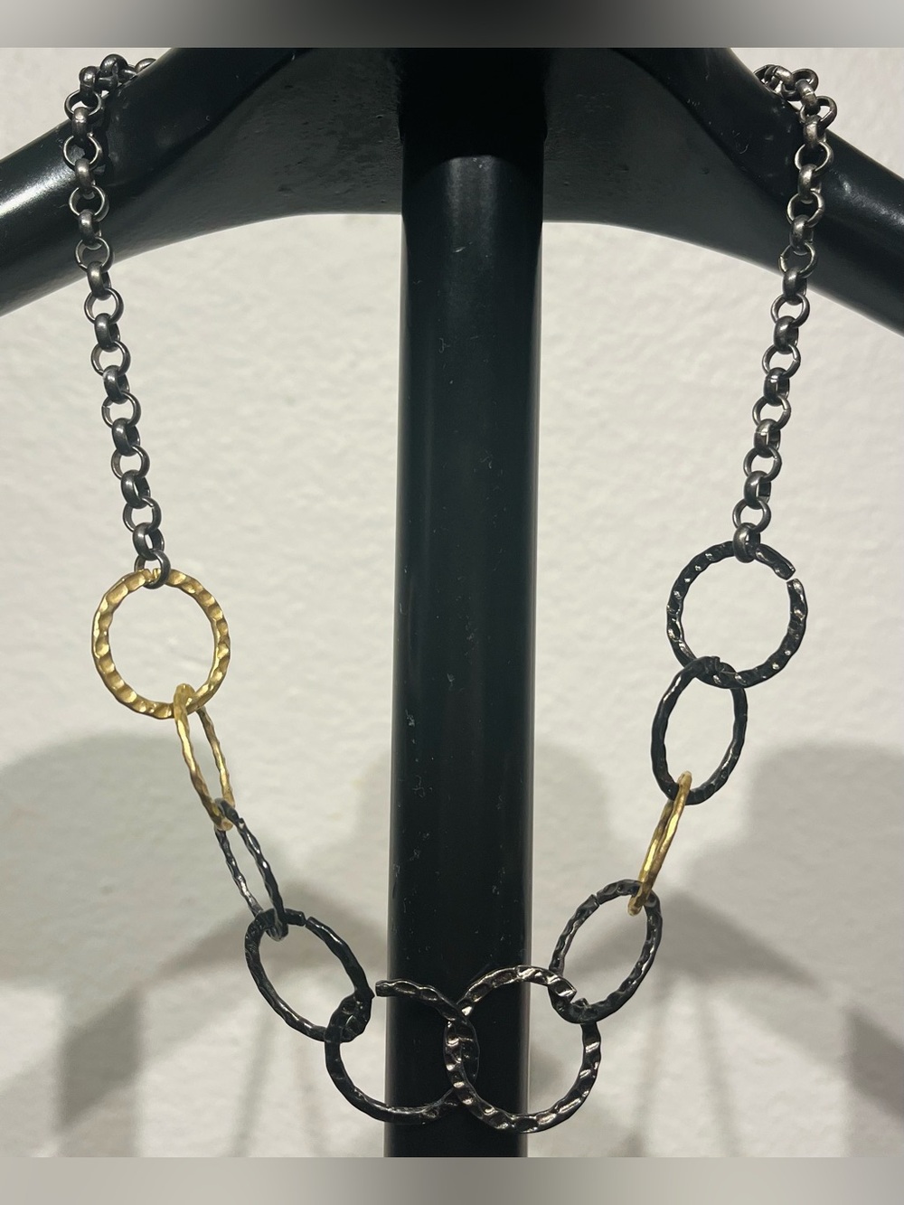 Vintage Y2K Mixed Metal Hammered Circle Link Necklace in Gold and Black